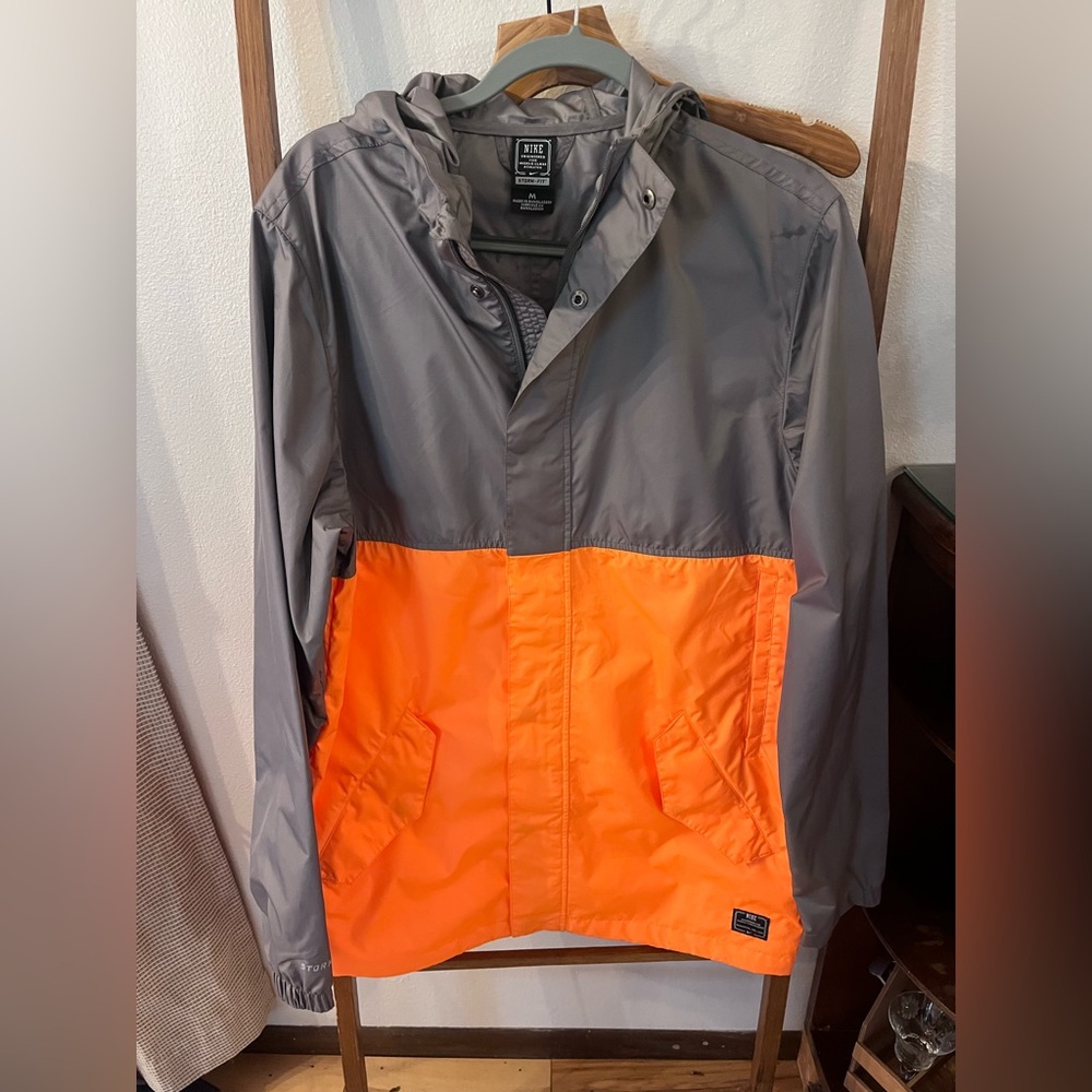 Nike Men's Two-Tone Gray and Orange Windbreaker